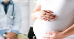 ماں کے پیٹ میں بچہ پیدائش سے پہلے اپنی ماں کی حفاظت کیسے کرتا ہے؟ وہ معلومات جو حاملہ خواتین نہیں جانتیں